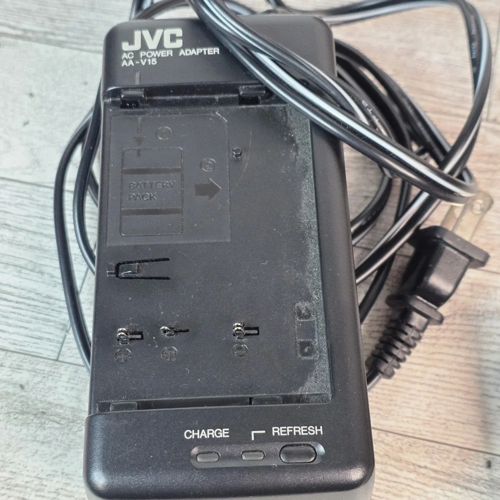 VTG 1998 JVC GR-AX930U Compact VHS Camcorder Videomovie Bundle TESTED Works